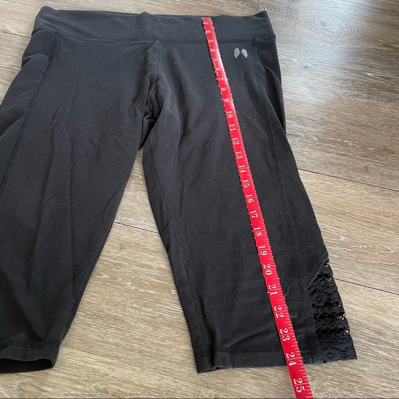 Victoria’s Secret Capri Crochet Side Legging - Picture 3 of 6